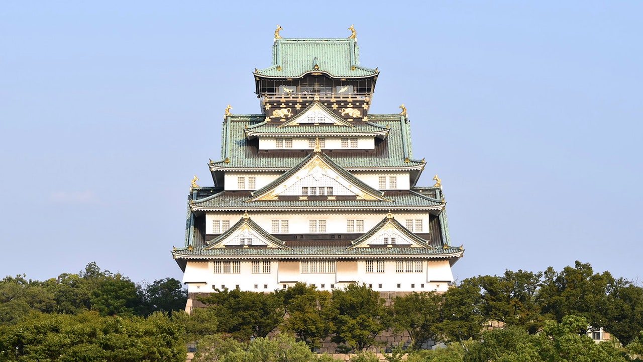 秀吉の城を埋めて築いた巨大な大坂城。そこに建つニセモノ天守をどう理解すればいいか──世界とつながっている日本の城 第4回
