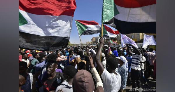 スーダンのクーデター抗議デモ、軍鎮圧で5人死亡