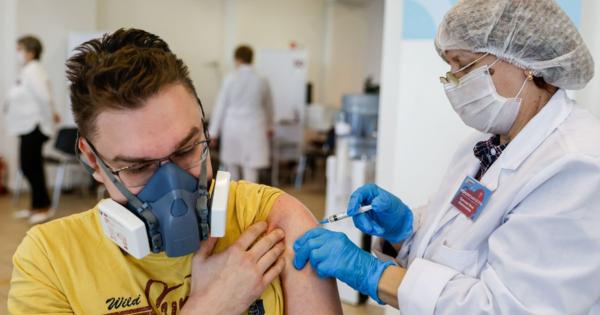ロシア、進むワクチン強制化　ロックダウン効果なし
