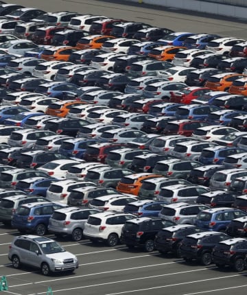 10月の自動車輸出、36％減　貿易収支は674億円赤字