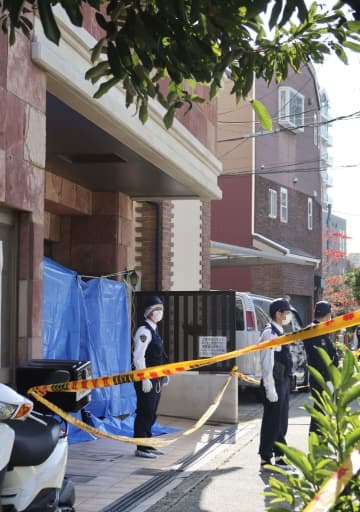 老人ホームに女性遺体、大阪　入居男性が殺害後自殺か