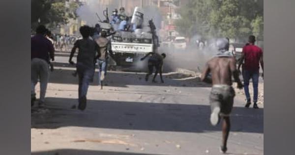 民主派デモ弾圧で15人死亡　スーダン、軍主導に抗議