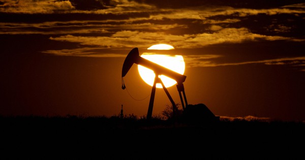 NY原油大幅反落、76ドル台　コロナ再拡大で需要減懸念