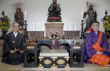 高校生仏師が仏像4体奉納、大津　三井寺、合わせて「七福神」に