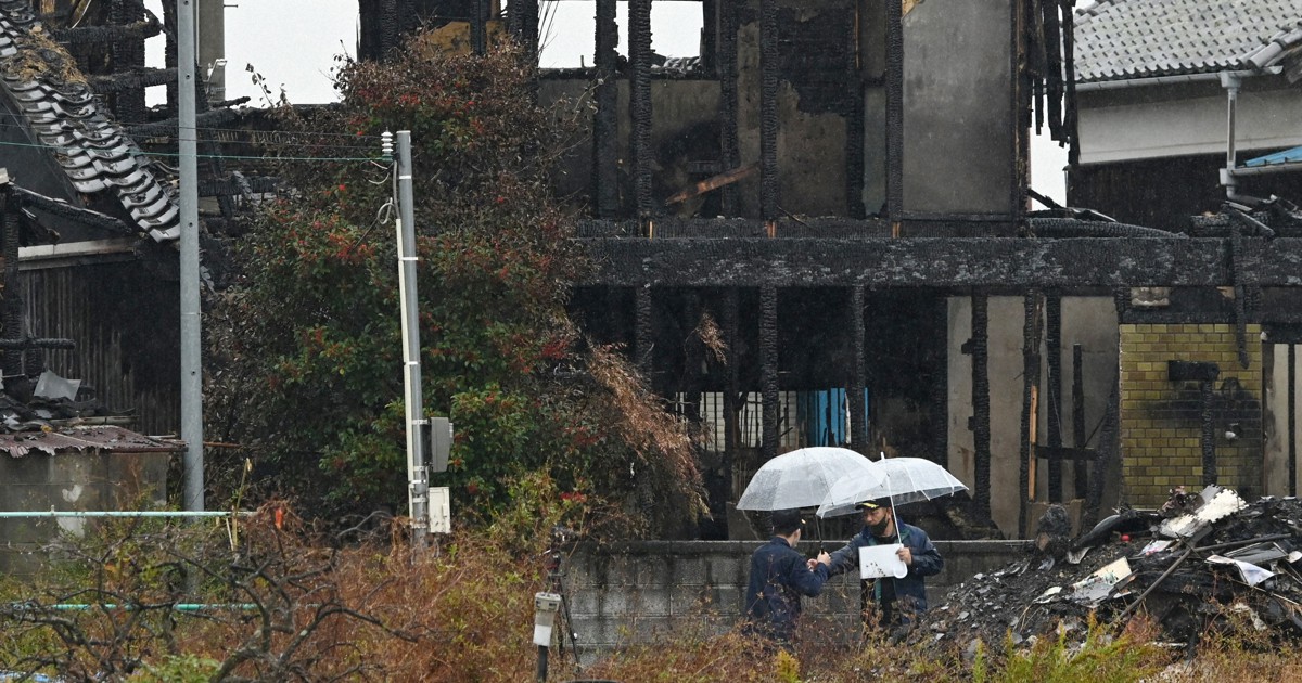 兵庫・稲美の住宅火災　放火容疑で現場検証、2遺体は小学生兄弟か