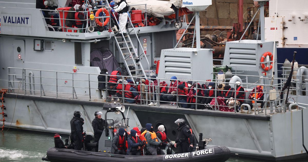 英仏海峡でボート転覆　不法移民ら２７人死亡