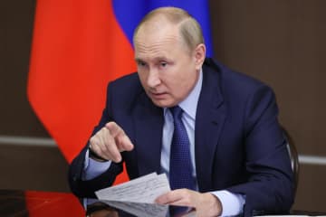 プーチン氏、制裁は「逆効果」　EU大統領と電話会談