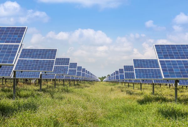 超薄型のペロブスカイト型太陽電池の電力効率が18％向上！ 米ライス大学が発表