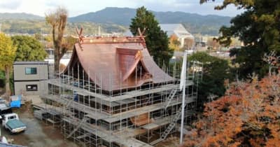 完成間近の神殿、輝く銅板の屋根　熊本地震から再建中の木山神宮（益城町）