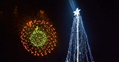 光の競演、幻想世界　LED20万個鮮やかに　「かるまい冬灯り」花火で開幕