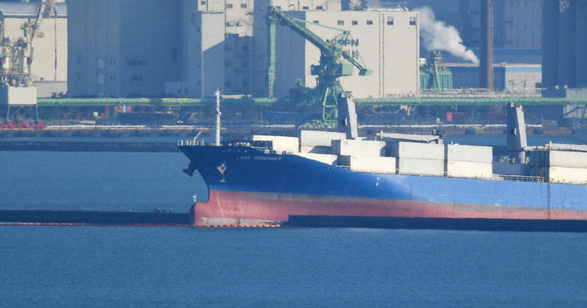 博多港防波堤に貨物船乗り上げ　船員22人けがなし　油が一時漏れる