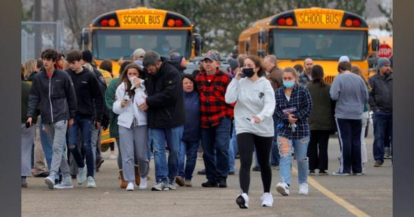 米ミシガン州の高校で銃撃、生徒3人死亡・8人負傷　15歳少年拘束