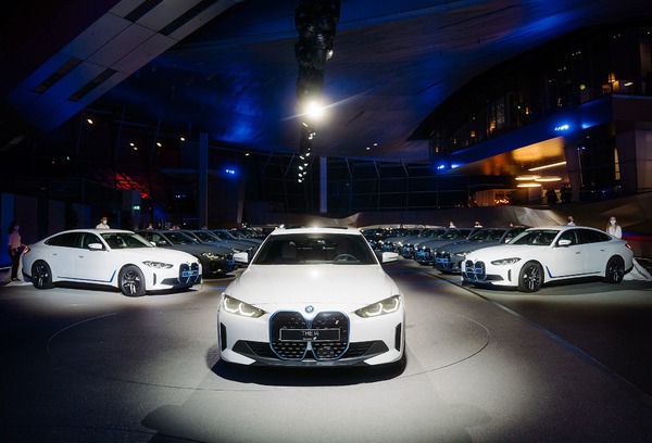 BMWの新型EV『i4』、納車開始当初計画よりも3か月前倒し