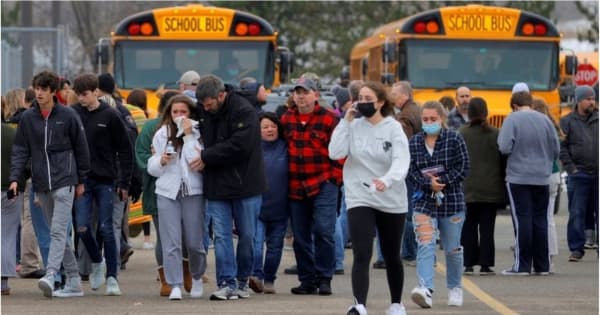 米ミシガンの高校で発砲、3人死亡8人負傷　男子生徒を拘束
