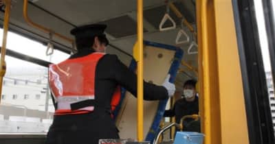 乗客の安全守る　刃物持った不審者に対応、熊本市電で訓練