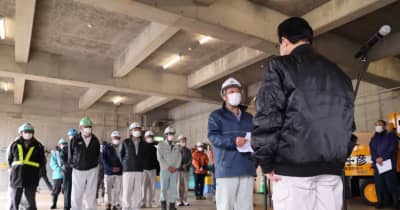 新潟県弥彦村が冬の訪れに備え除雪出発式、村役場職員も免許を取得し除雪車を運転