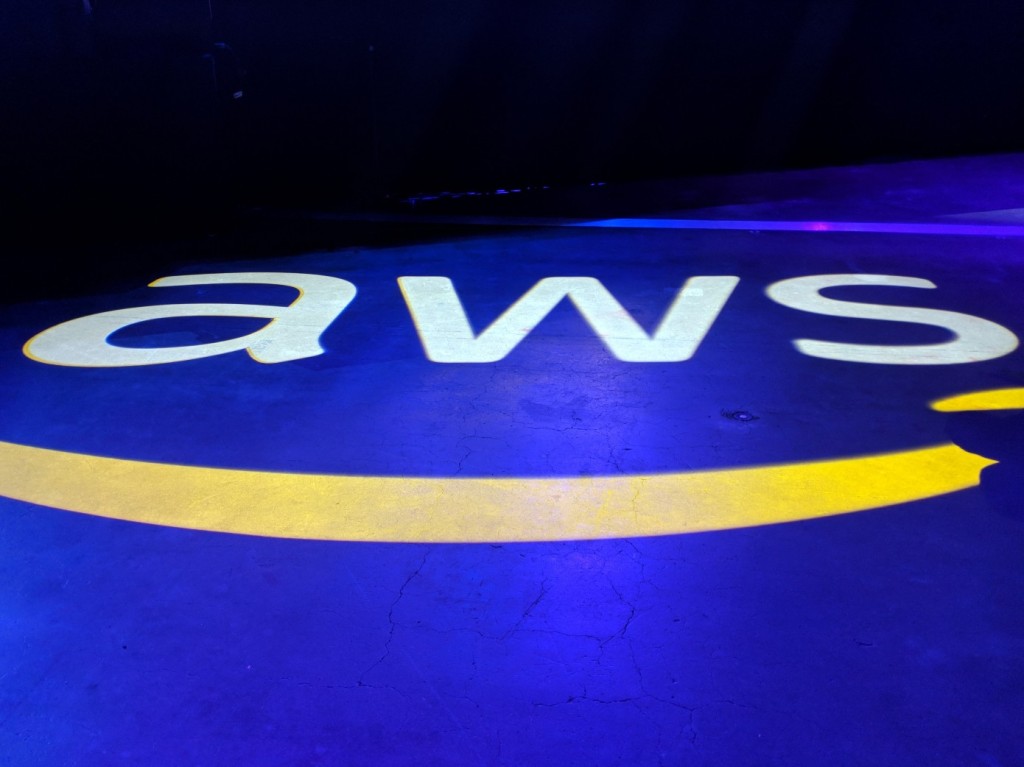 AWSが自動車業界向けの新サービス「AWS FleetWise」と「AWS Automotive」を発表