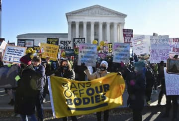 米最高裁、中絶の是非審理　保守派判事、厳格化支持か