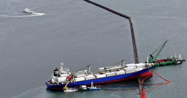 博多港・貨物船衝突　油の流出、博多湾に広がる　漁業に影響も