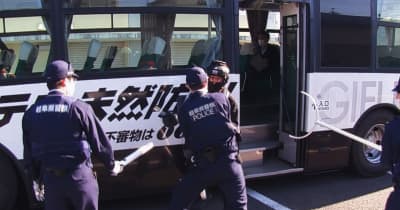 バス内想定の不審者対応訓練　岐阜北警察署