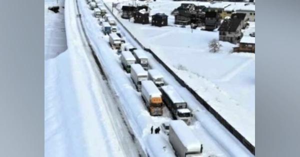 大雪による大型車の立ち往生　国交省が対策