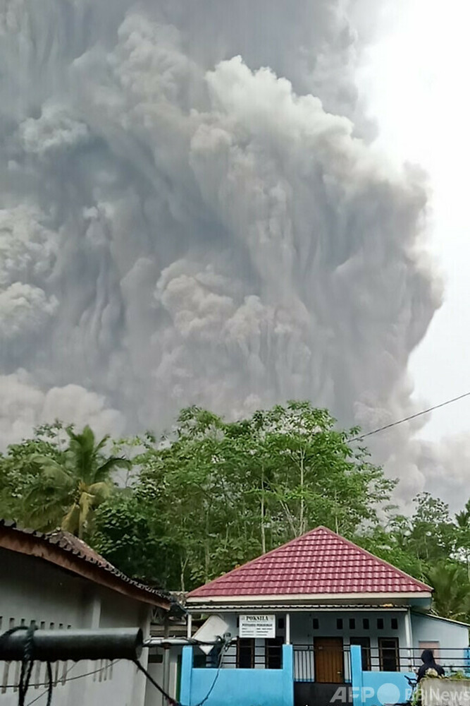 インドネシア・ジャワ島で火山噴火 13人死亡