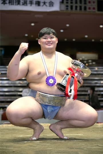 日体大の中村が初のアマ横綱　全日本相撲選手権で優勝