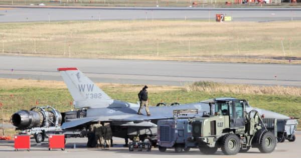 米軍F16が青森空港を離陸　燃料タンク投棄