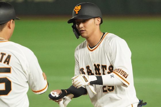 巨人吉川尚輝、背番号「2」に変更「自覚と責任感を」 400万円増