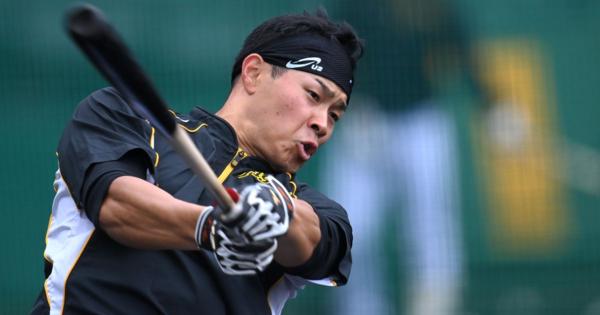 阪神佐藤輝、大幅増の４２００万円で更改