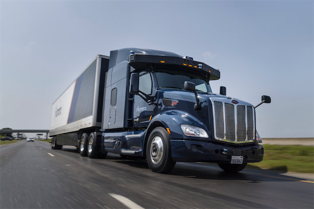 自動運転オーロラ、Uberのトラック配車システムで輸送事業を強化