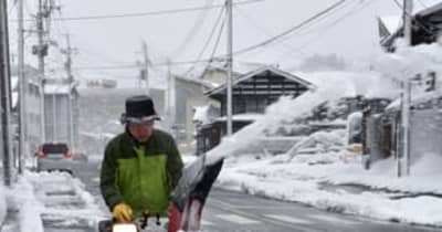県内大荒れ、山沿い大雪　交通機関に乱れ、19日も突風注意