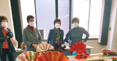 思い出の帯、花のよう 商工会女性部で「帯飾り」　寒川町