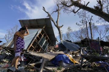 フィリピン台風死者100人超　中部直撃、被害拡大も