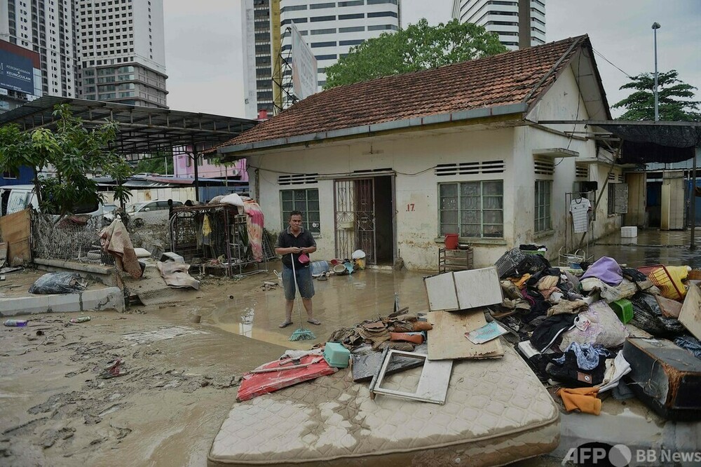 マレーシアで大洪水、3万人超避難