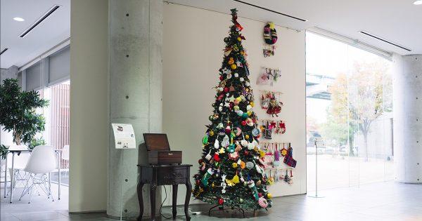 ブラザー販売がアイデア公募し実現 もとは古着の装飾でSDGsなクリスマスツリーを制作