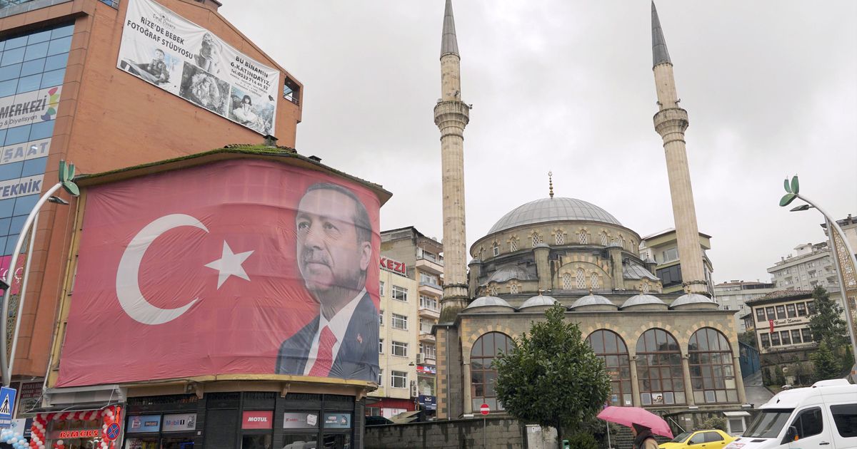 トルコ「預金補填」の奇策　通貨リラ急落で「利上げはイスラムに反する」