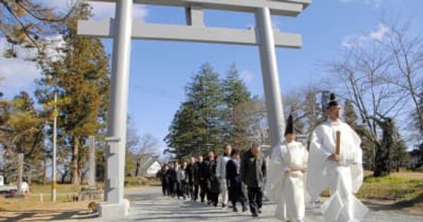 相馬中村神社の大鳥居改築完了　福島県相馬市で通り初め式　2月の地震で損傷