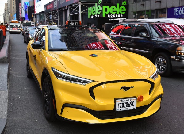 フォード マスタングEV がタクシー「イエローキャブ」に米ニューヨーク市