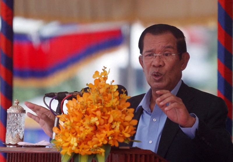 カンボジア与党、首相長男を次期首相候補に