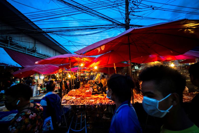 タイで初のオミクロン株クラスター、新年の行事が一部中止