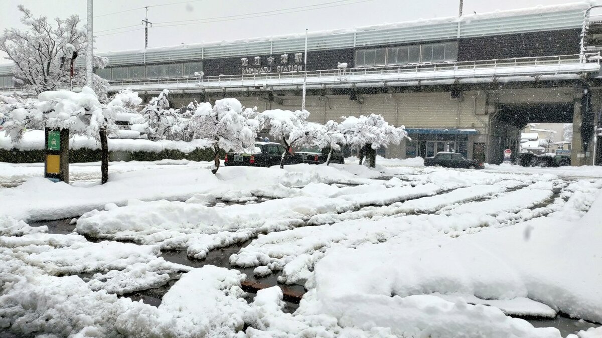 【大雪】大型トレーラー立ち往生、国道303号が滋賀・福井県境で一時通行止め