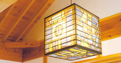 提灯にステンドグラス柄 櫛田神社（大門）待合室に飾る