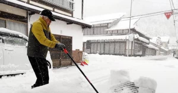 中国地方で大雪、交通乱れ停電も　積雪、庄原高野43センチ