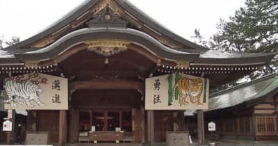 巨大な絵馬が登場　初詣は分散参拝を　新潟市　護国神社