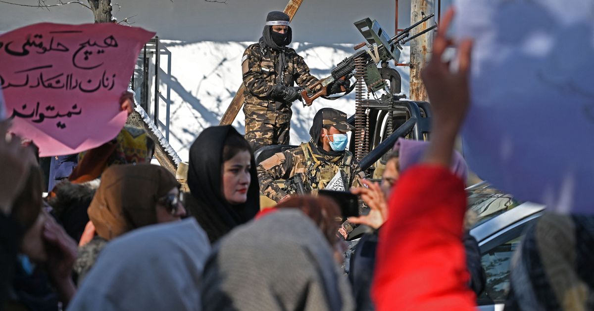 アフガンの女性、男性同伴なしでの遠出が禁止に。「72キロ制限」タリバンが発表