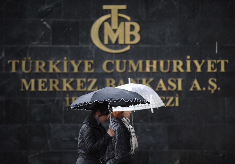 トルコの銀行監視当局、元中銀総裁ら5人を告発＝関係筋