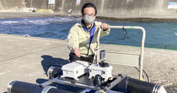 波力発電の設備、無人艇で海中点検　平塚新港で初披露