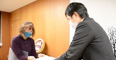 学校トイレに常備を　「生理の貧困」解消 上越市長に要望　新日本婦人の会上越支部