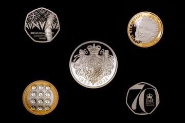 英、即位70年で記念硬貨発行　エリザベス女王を祝う